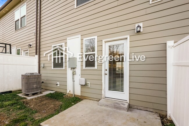 Building Photo - 936 Hamilton Cross Dr