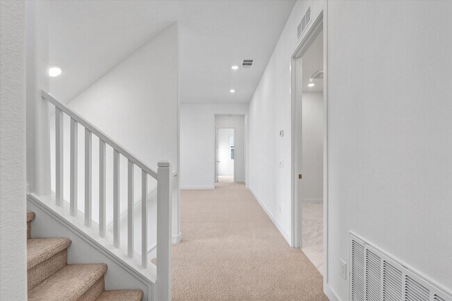Building Photo - 2058 Hollyleaf Ter