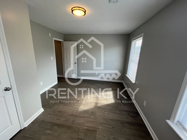 Building Photo - Updated 2-Bed, 1.5-Bath Townhome with a Ga...
