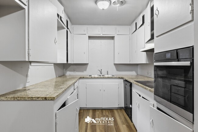 Building Photo - 403 Dogwood Ln