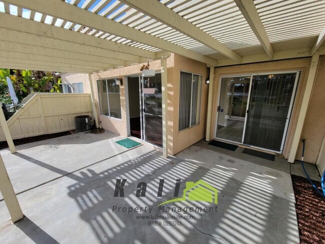 Building Photo - 2096 Northshore Dr