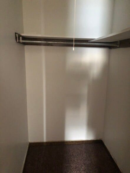 Master closer - 611 Country Ln