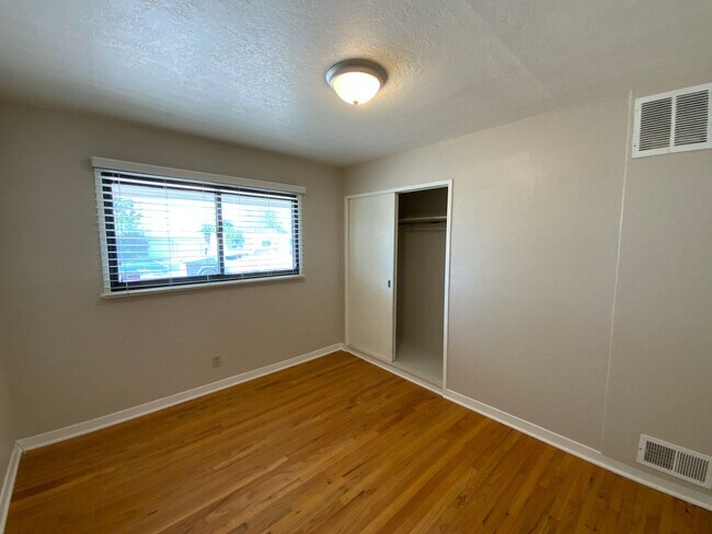 Building Photo - 3 Bedroom Single Story Home Near Gibson Bl...