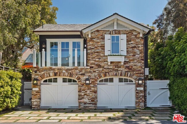 Building Photo - 119 Malibu Colony Rd