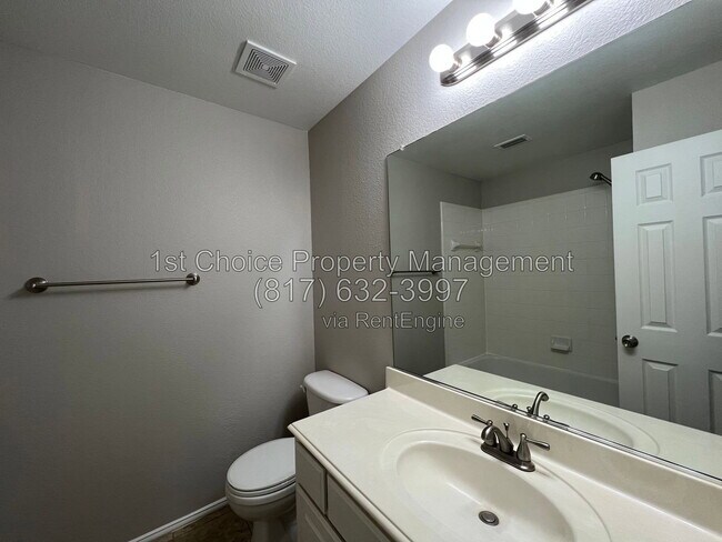 Building Photo - 5312 Scenic Point Dr