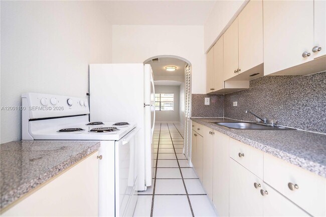 Building Photo - 400-481 81st St