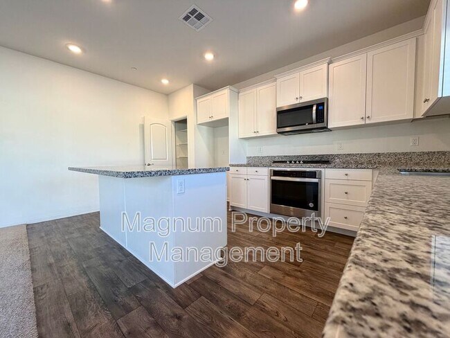 Building Photo - 26564 Rosebay Way