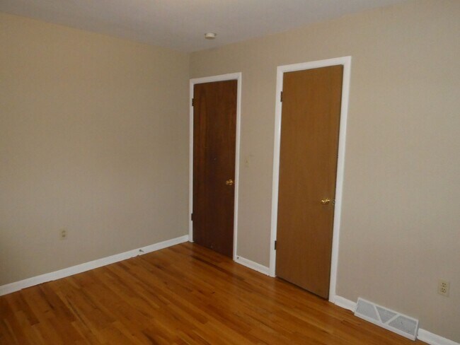 Building Photo - 2600 Braemore Rd