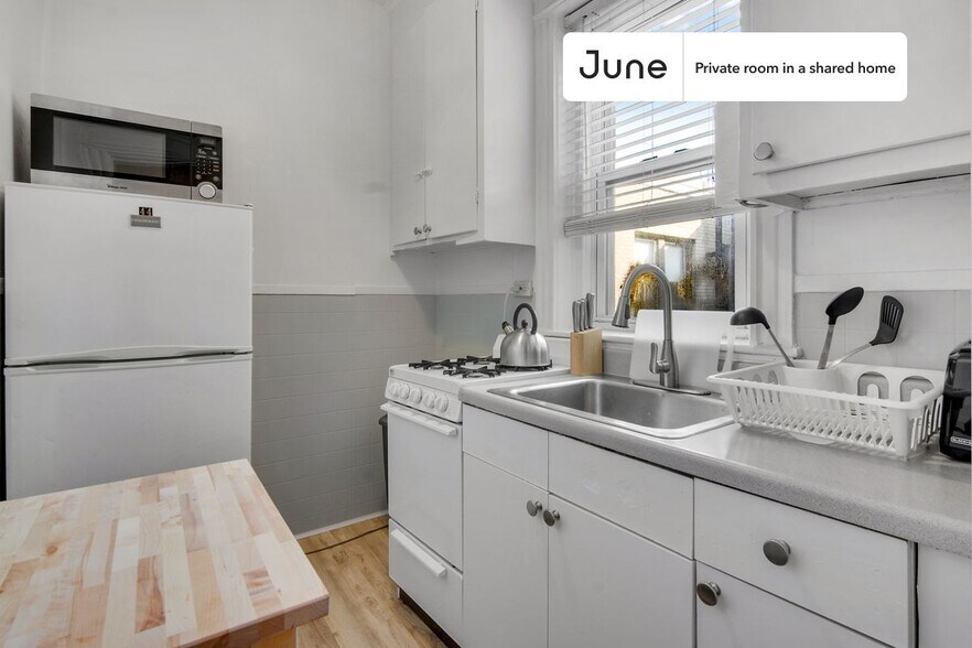 Building Photo - Room in Shared 2 bed/1 bath home