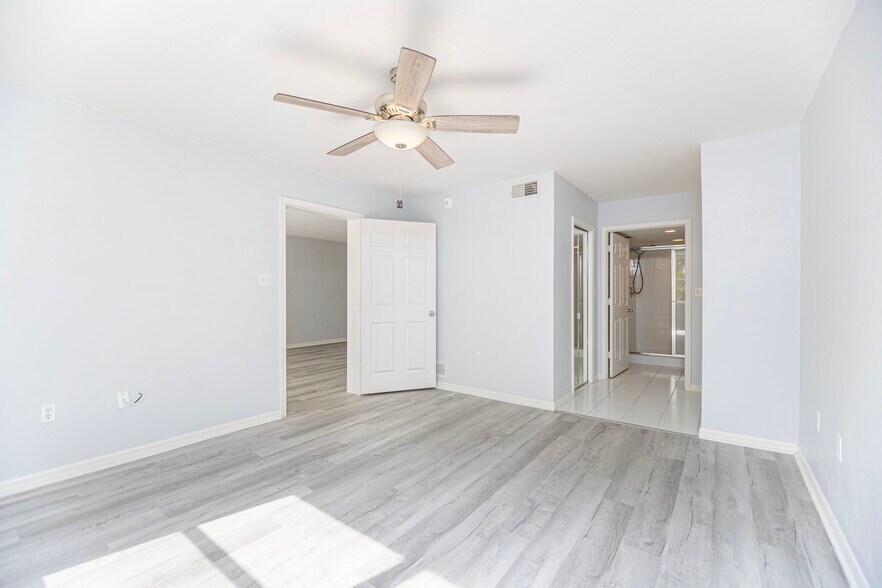 PRIMARY BEDROOM - 290 Naples Cove Dr