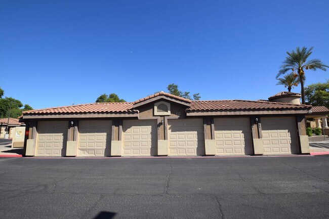 Building Photo - Great 2 bedroom 2 bathroom Mesa Condo