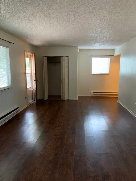 Building Photo - 914 Oak Ave
