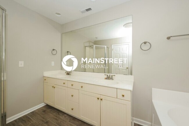 Building Photo - 3 Bedroom Pet-Friendly Home in MOUNT JULIET, TN with Main Street Renewal