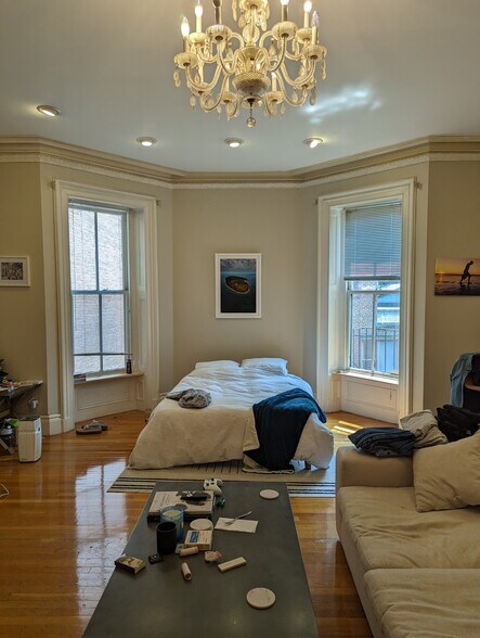 Primary Photo - 16 Commonwealth Ave