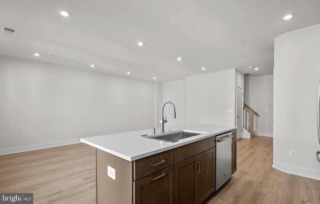 Building Photo - 43298 Farringdon Sq