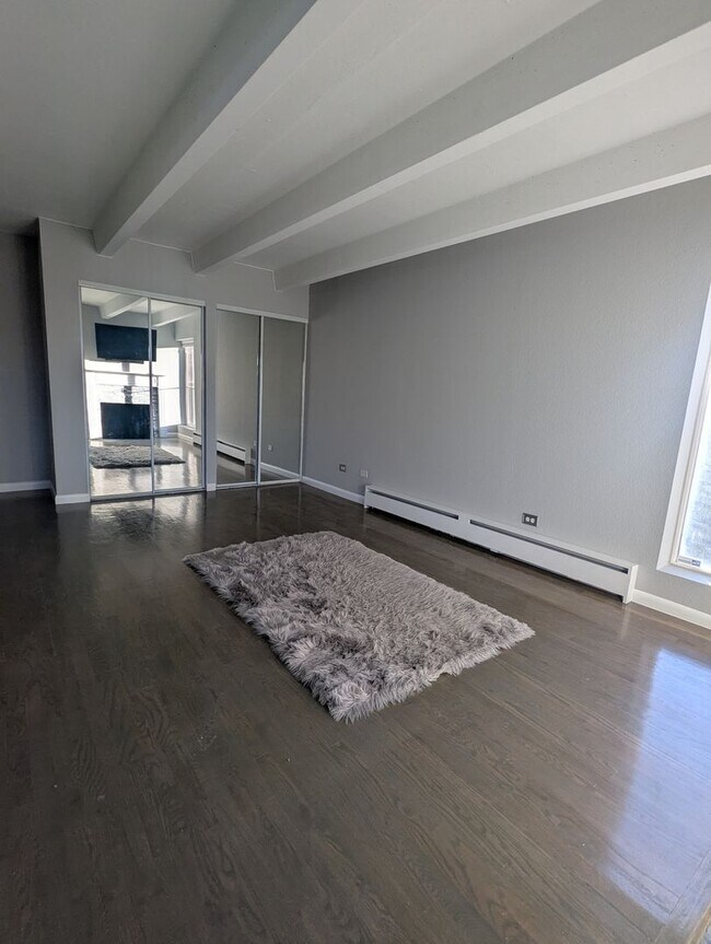 Building Photo - FABULOUS PEARL STREET CONDO IN SECURE BLDG...