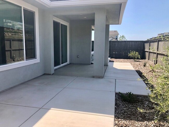 Building Photo - Beautiful 3-Bedroom Home in Russell Ranch ...