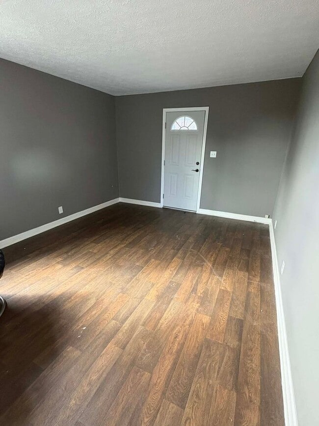 Building Photo - 3BR home with basement!