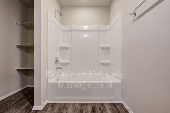 Building Photo - 755 Foxtail Dr