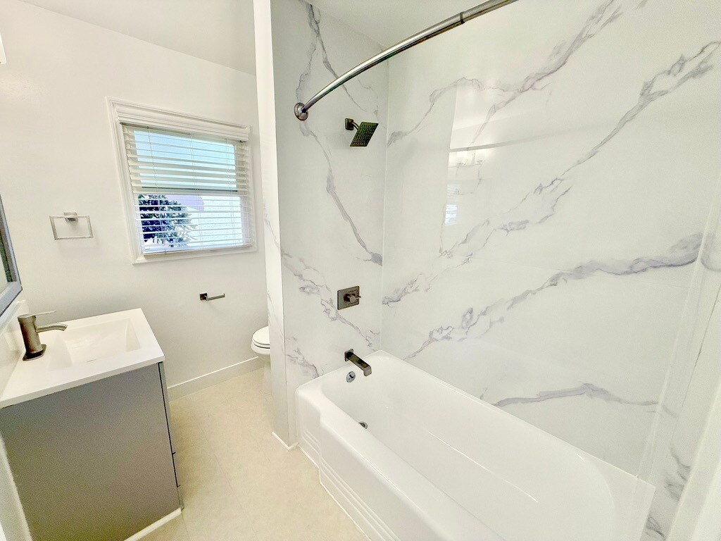 Building Photo - 618 Lincoln Blvd