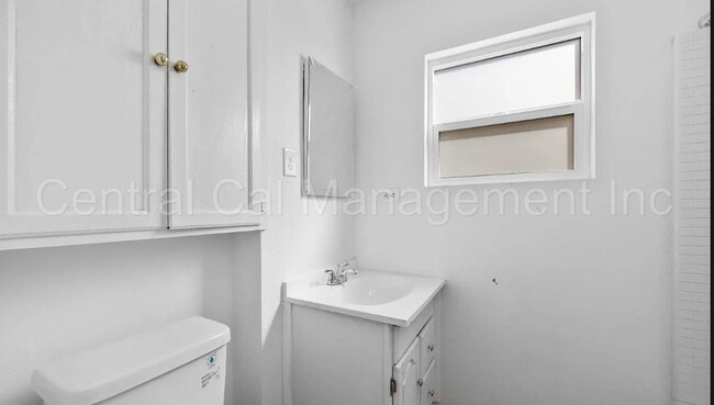 Building Photo - 2 Bedroom/1 Bath Home - $1395 Per Month!