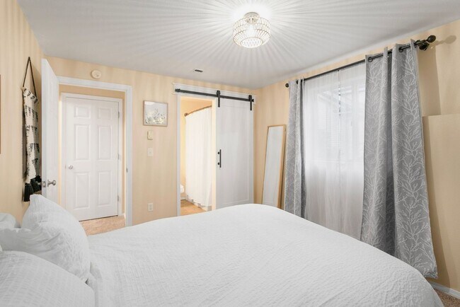Building Photo - 2 bed 2 bath Stadium District Condo!