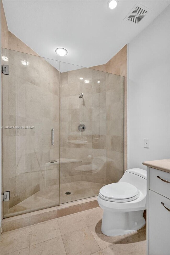 Building Photo - 20155 NE 38th Ct