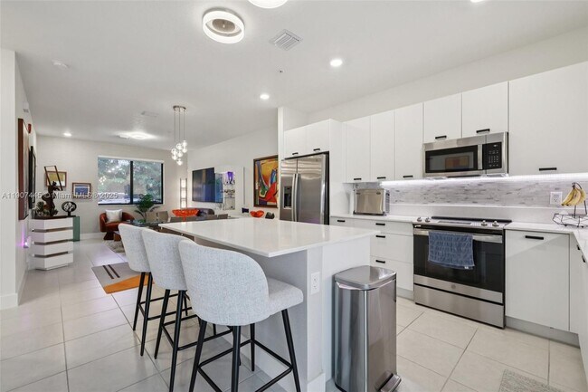 Building Photo - 8001 NW 41st St