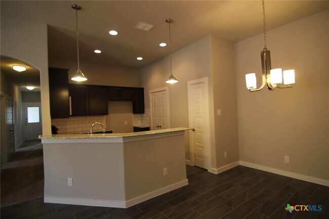 Building Photo - 542 Creekside Frst