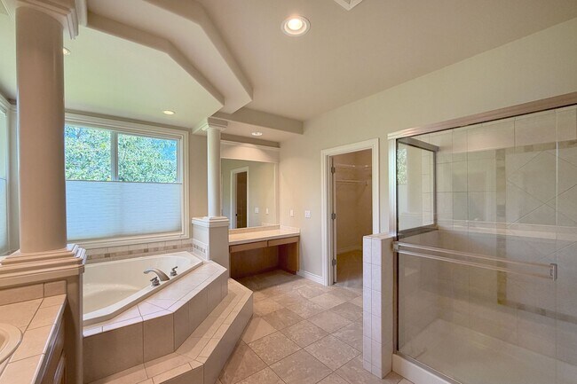 Building Photo - 3Bd/2.5Ba Redmond Home