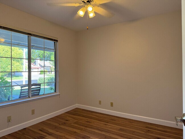 Building Photo - Available July 1st. New Renovated!