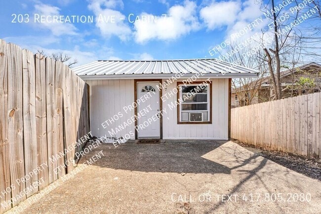 Building Photo - 203 Recreation Ave