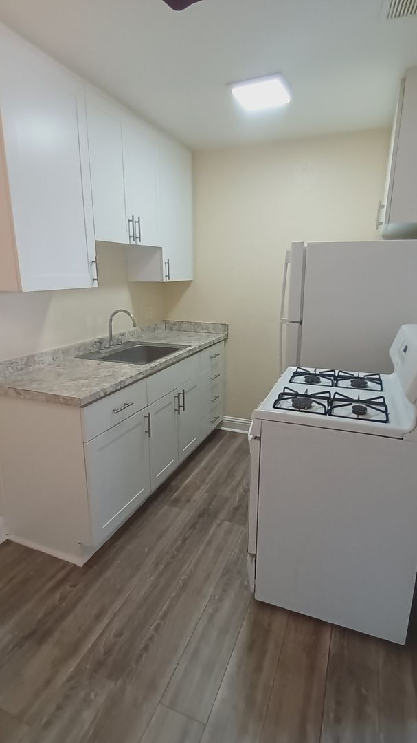 Building Photo - Welcome to SkyView Villa & Somerset Apartments!