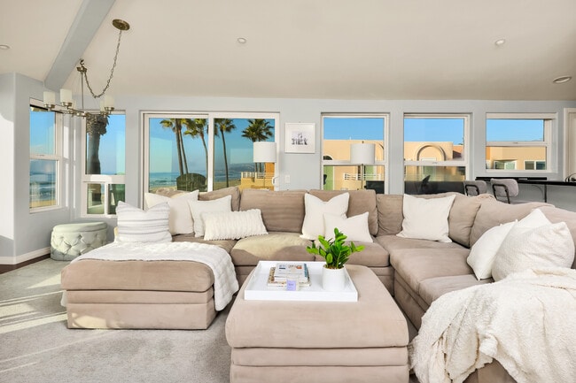 Building Photo - 2949 Ocean Front Walk