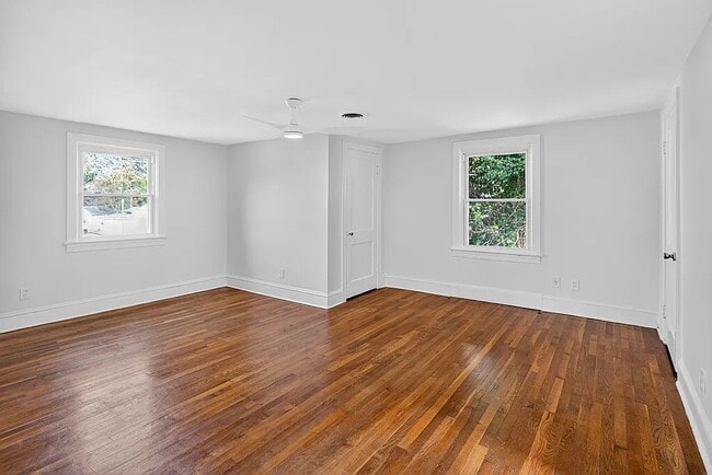 Building Photo - 326 Westhampton Ave