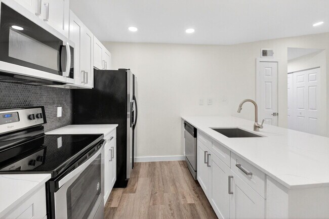 Building Photo - 1825 Palm Cove Blvd