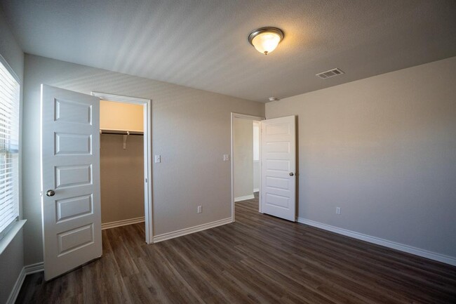 Building Photo - 252 Syrah Ct