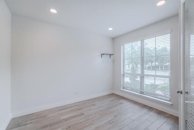 Building Photo - 17010 Harper's Way