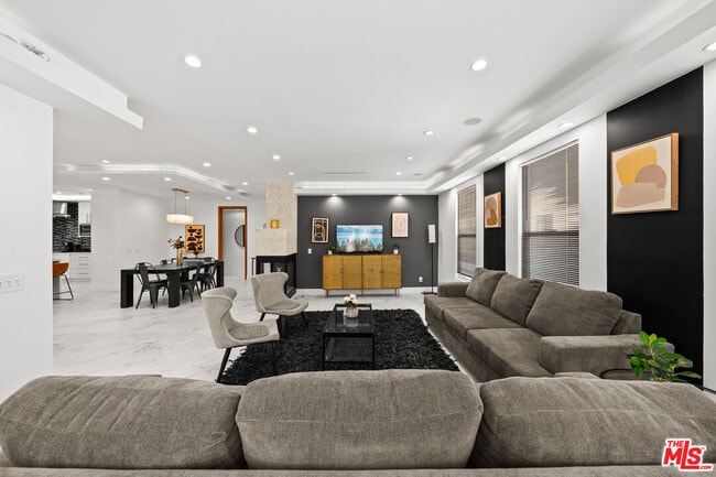 Building Photo - 355 S Sycamore Ave