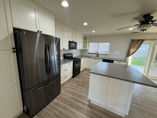 Building Photo - 3 bedroom - 2 bathroom