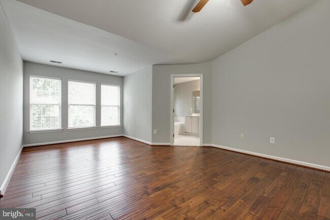 Building Photo - 8832 Papillon Dr