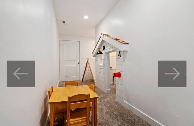 Building Photo - 437 S Burr Oak Ln