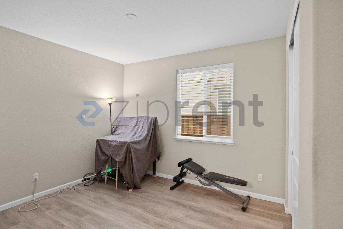 Building Photo - Unit