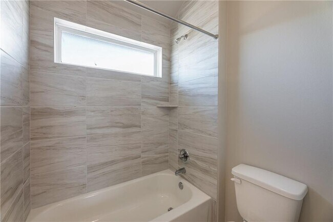 Building Photo - 220 Trailside Ln