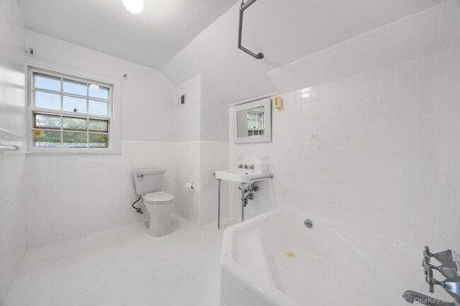 Building Photo - 98 Brookby Rd