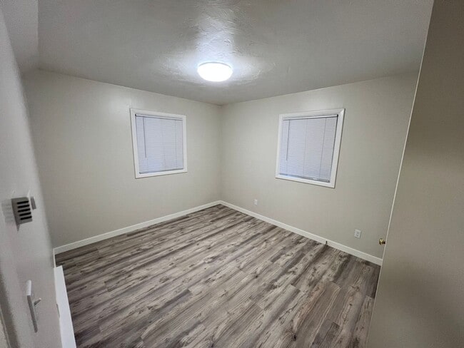 Building Photo - Johnson Duplex Apartments