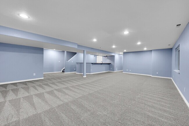 Building Photo - $3,650 - 4 Bed, 4 Bath Home with 4 Car Gar...