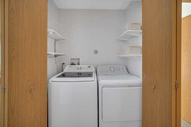 Building Photo - 2427 Silverstone Dr