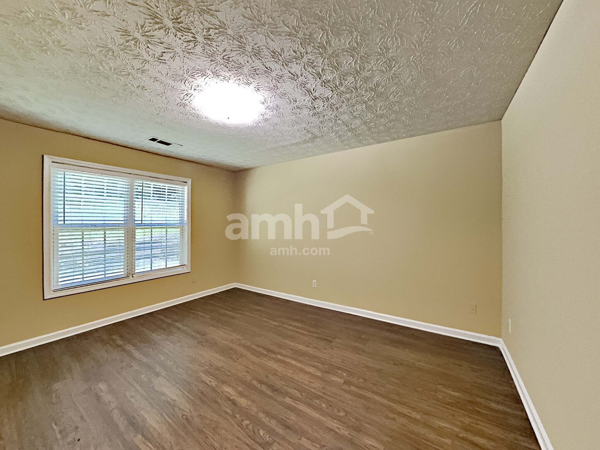 Building Photo - 1305 Carlysle Park Dr
