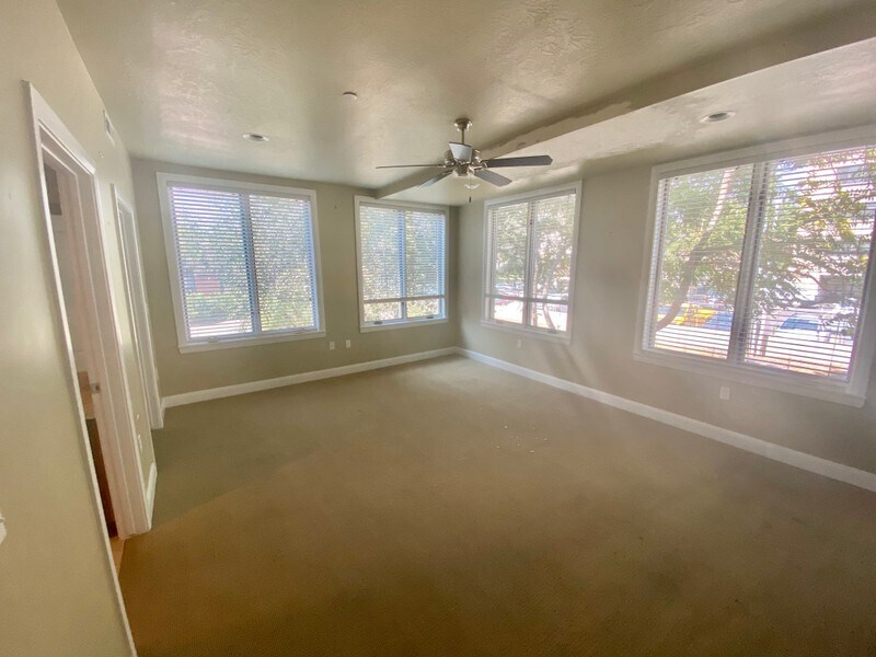 Building Photo - 88 S 900 E